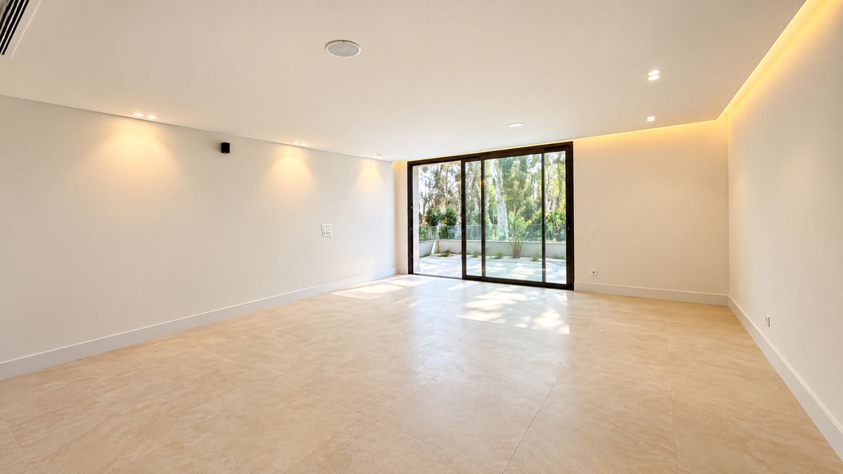 5 Bedroom Villa for Sale in Nueva Andalucía — view 9