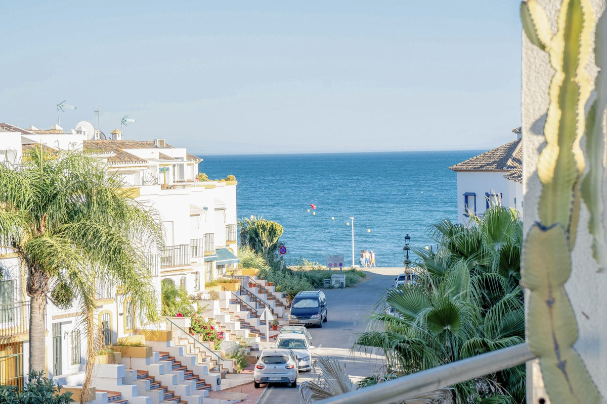 4 Bedroom Villa for Sale in Estepona