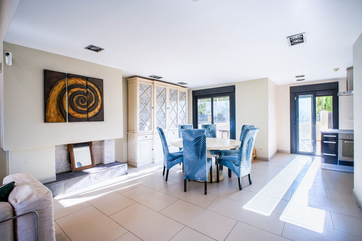 4 Bedroom Villa for Sale in Estepona — view 5