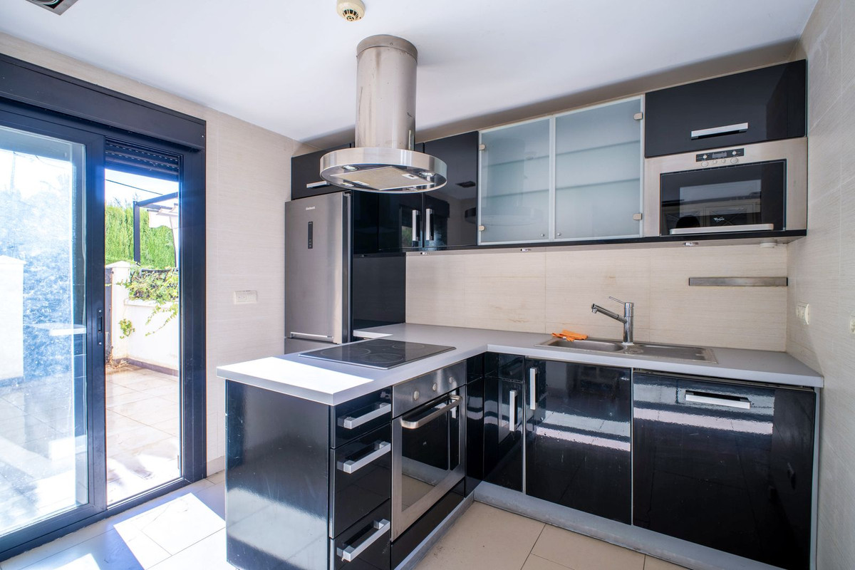 4 Bedroom Villa for Sale in Estepona — view 7