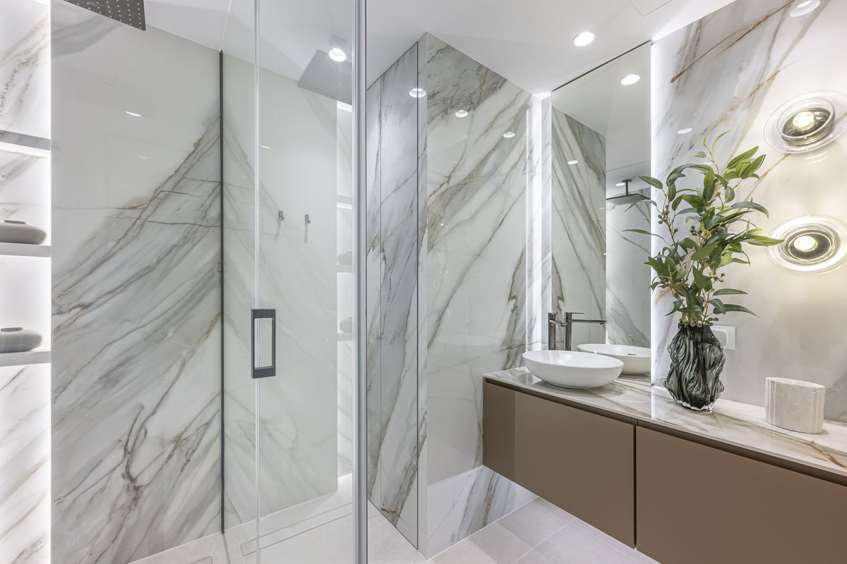 2 Bedroom Apartment for Sale in New Golden Mile — view 18