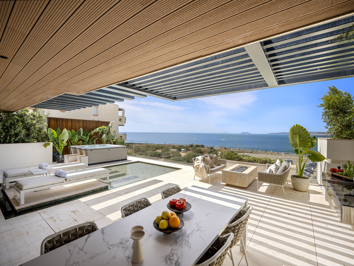 2 Bedroom Apartment for Sale in Estepona — view 2