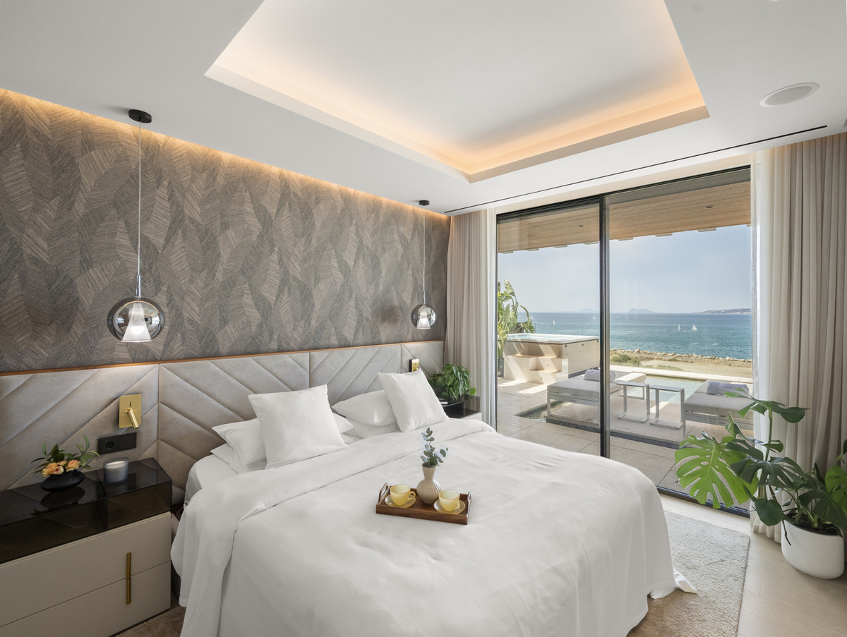 2 Bedroom Apartment for Sale in Estepona — view 12