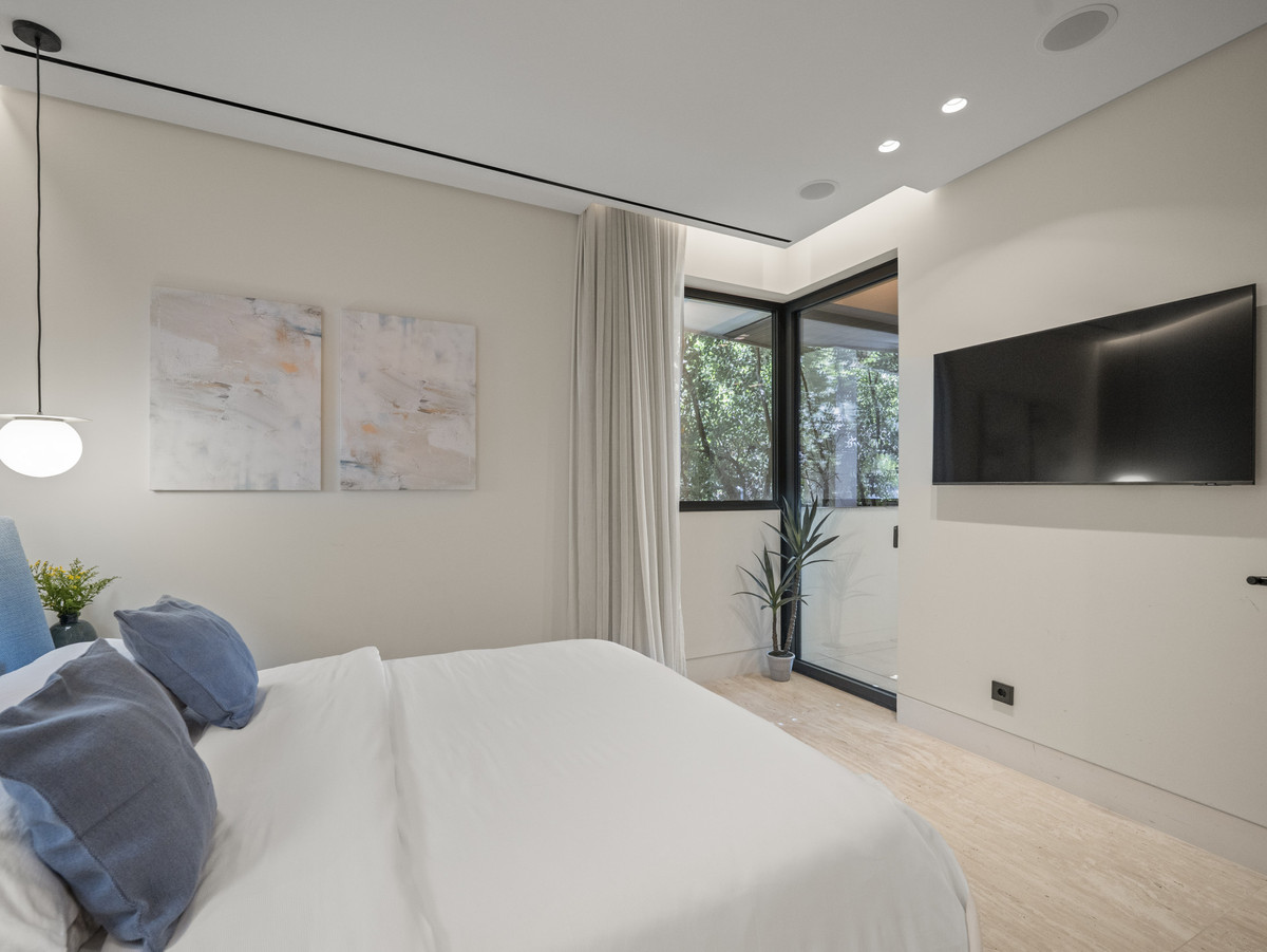 2 Bedroom Apartment for Sale in Estepona — view 17