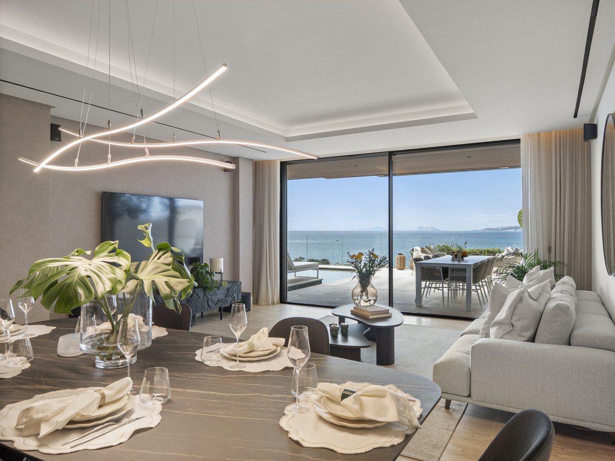2 Bedroom Apartment for Sale in Estepona — view 3