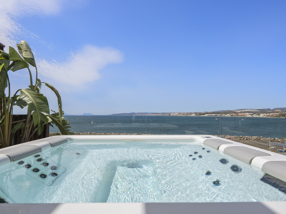2 Bedroom Apartment for Sale in Estepona — view 4