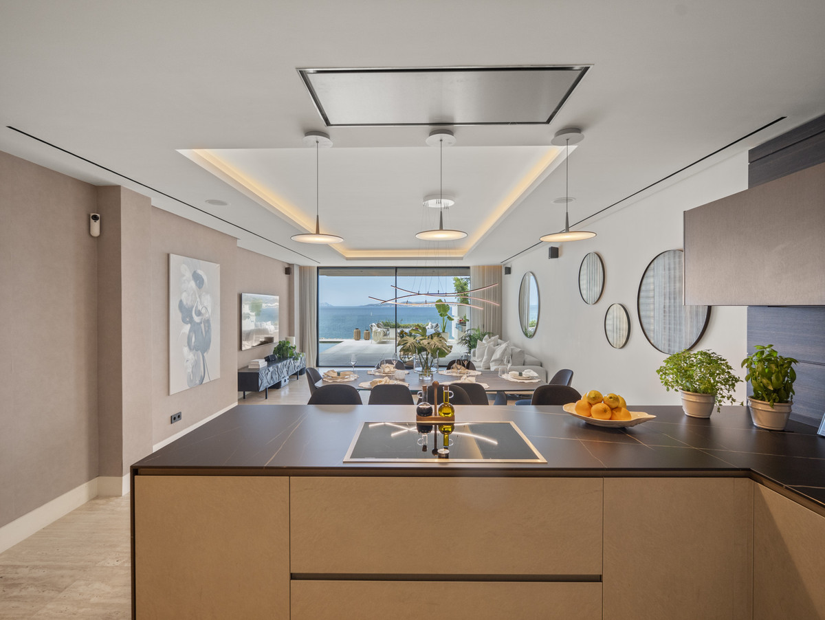 2 Bedroom Apartment for Sale in Estepona — view 5