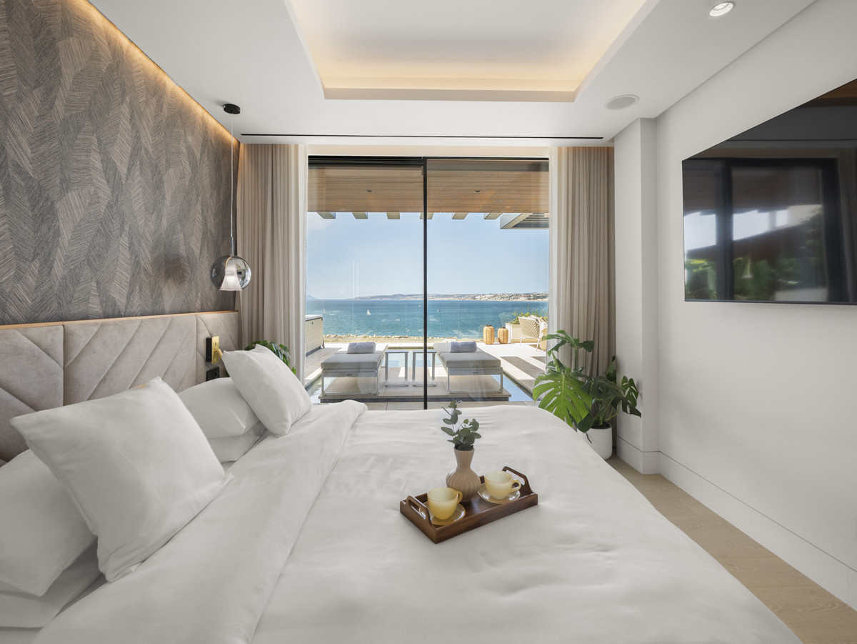 2 Bedroom Apartment for Sale in Estepona — view 6