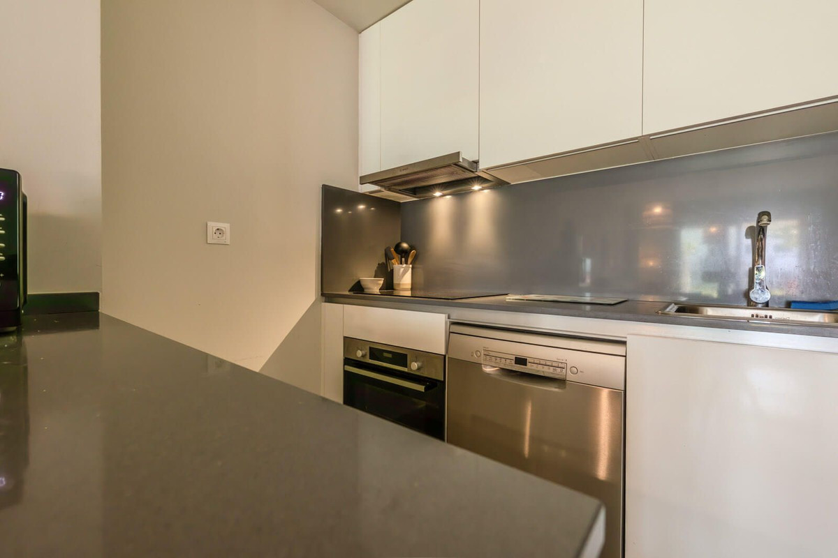 3 Bedroom Apartment for Sale in Estepona — view 16