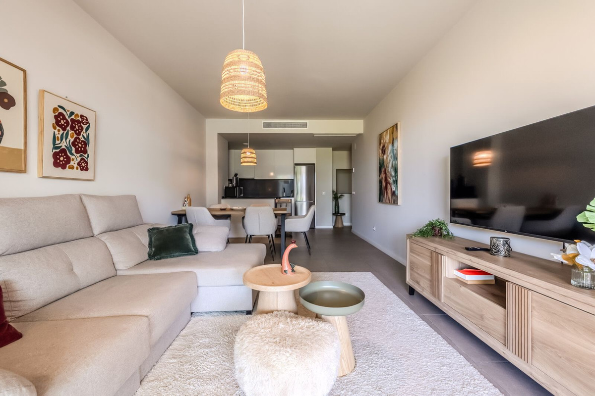 3 Bedroom Apartment for Sale in Estepona — view 3