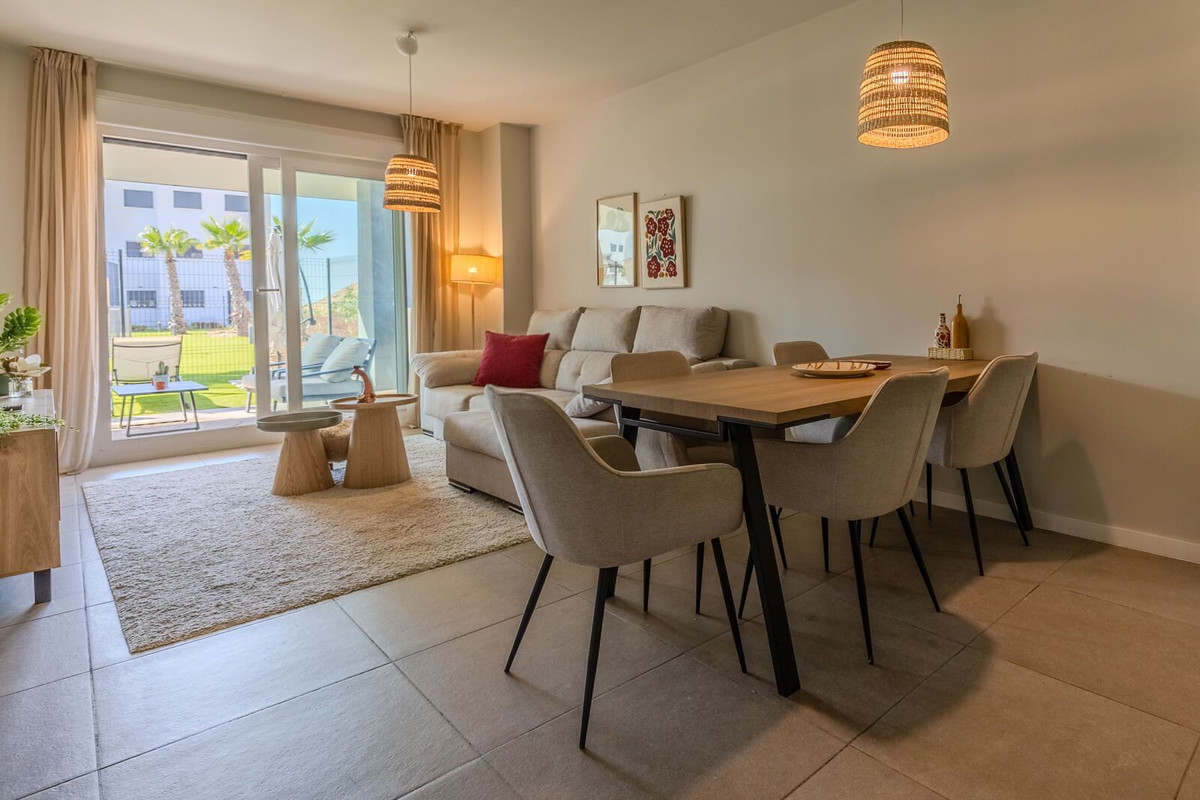 3 Bedroom Apartment for Sale in Estepona — view 6