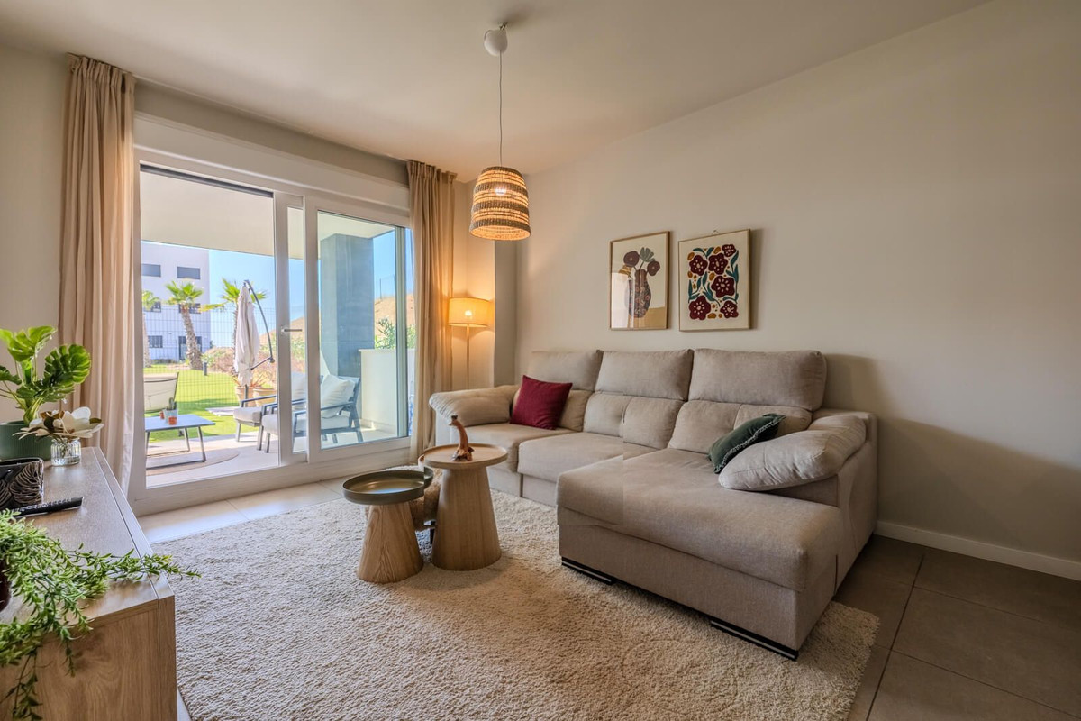3 Bedroom Apartment for Sale in Estepona — view 7