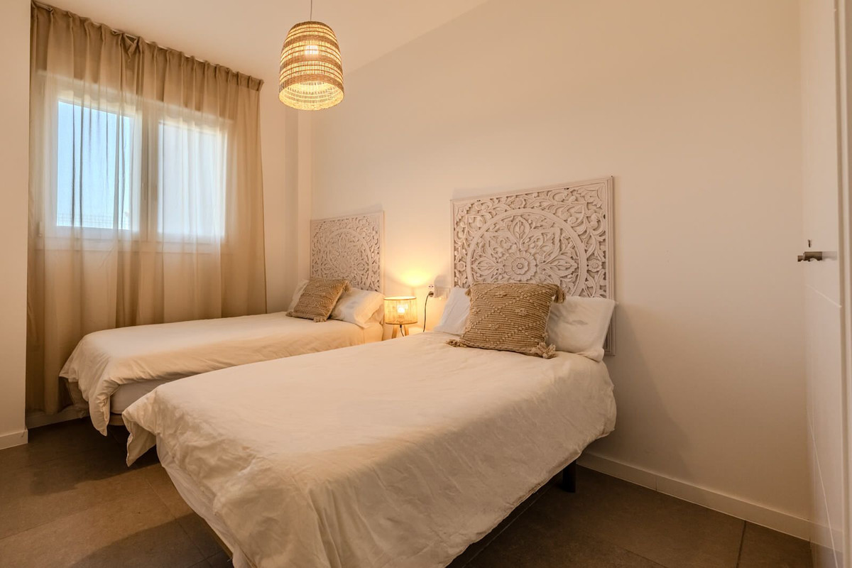3 Bedroom Apartment for Sale in Estepona — view 10