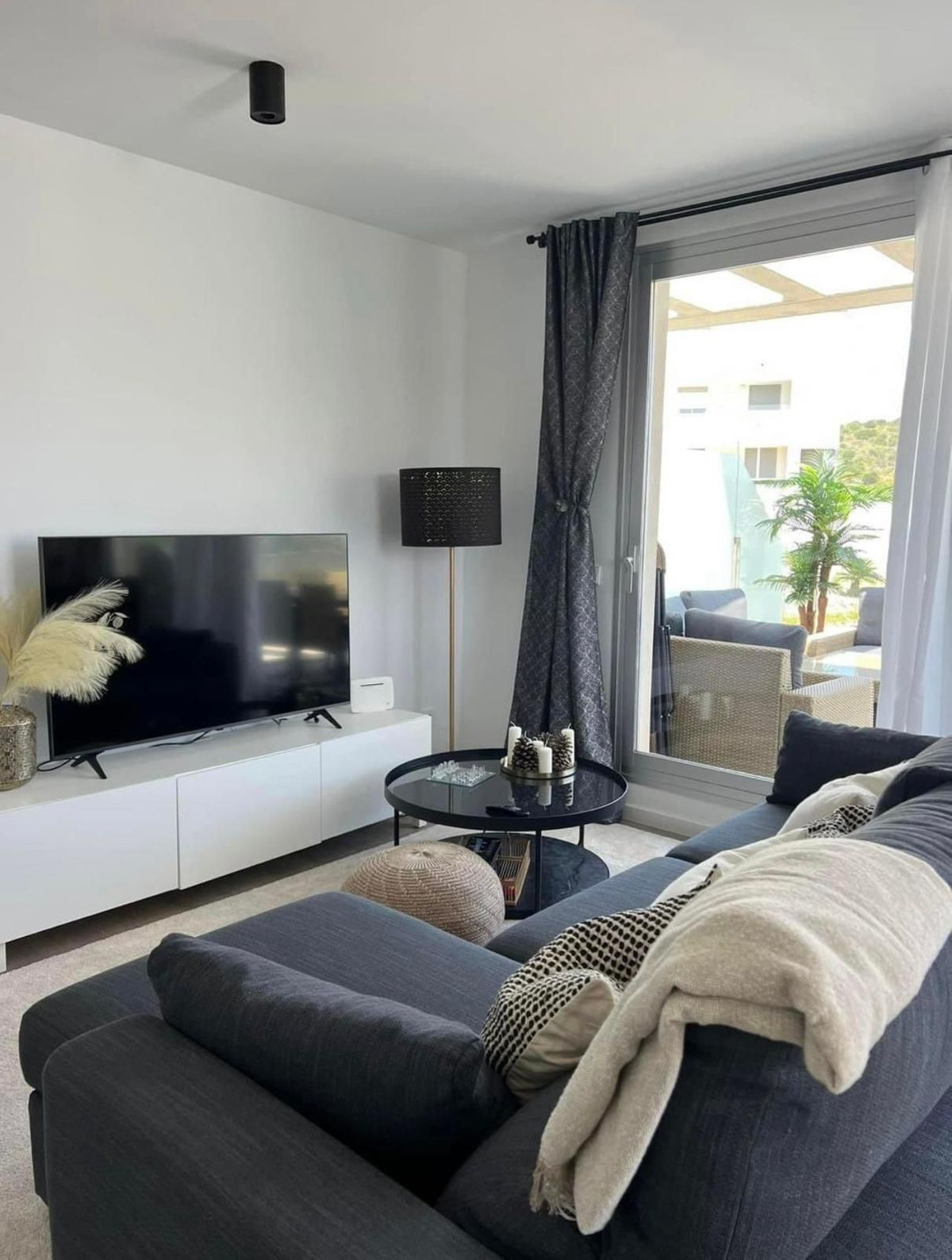 2 Bedroom Apartment for Sale in Estepona — view 2