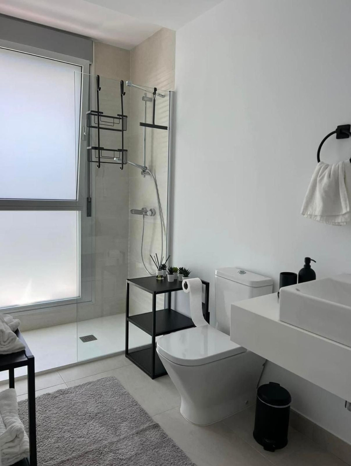 2 Bedroom Apartment for Sale in Estepona — view 14