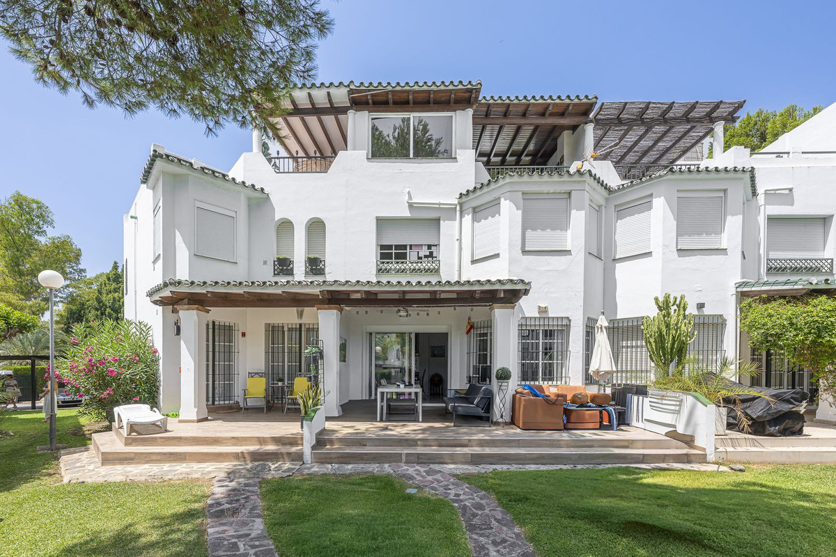 3 Bedroom Villa for Sale in Nueva Andalucía — view 2