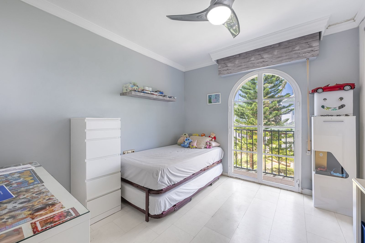 3 Bedroom Villa for Sale in Nueva Andalucía — view 16