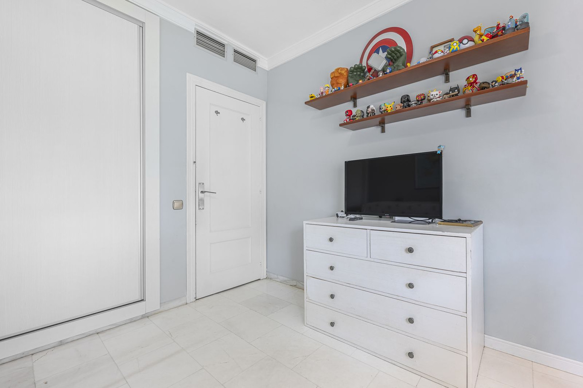 3 Bedroom Villa for Sale in Nueva Andalucía — view 18
