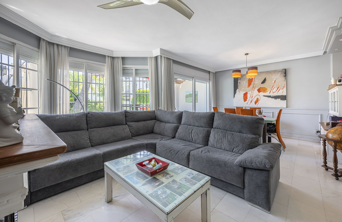 3 Bedroom Villa for Sale in Nueva Andalucía — view 6