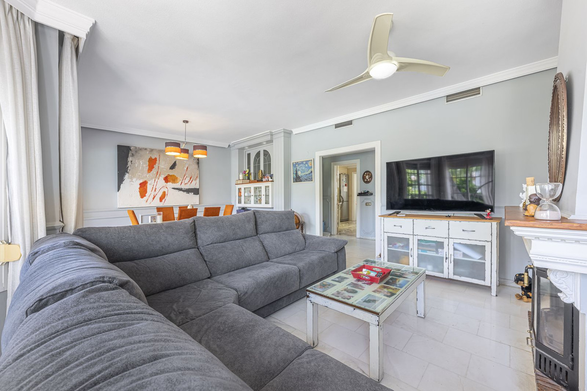 3 Bedroom Villa for Sale in Nueva Andalucía — view 7