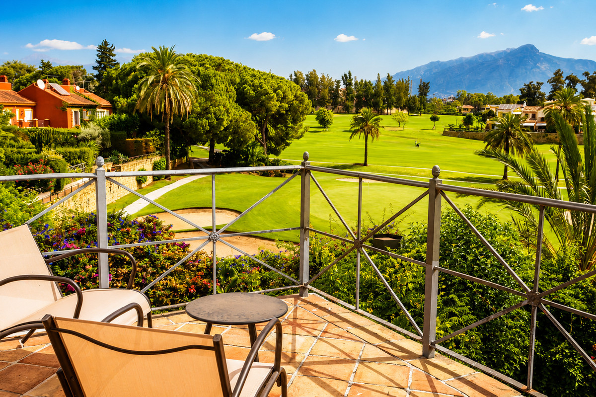6 Bedroom Villa for Sale in Guadalmina Alta