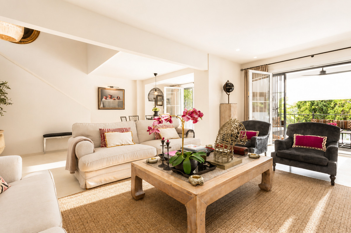 6 Bedroom Villa for Sale in Guadalmina Alta — view 3