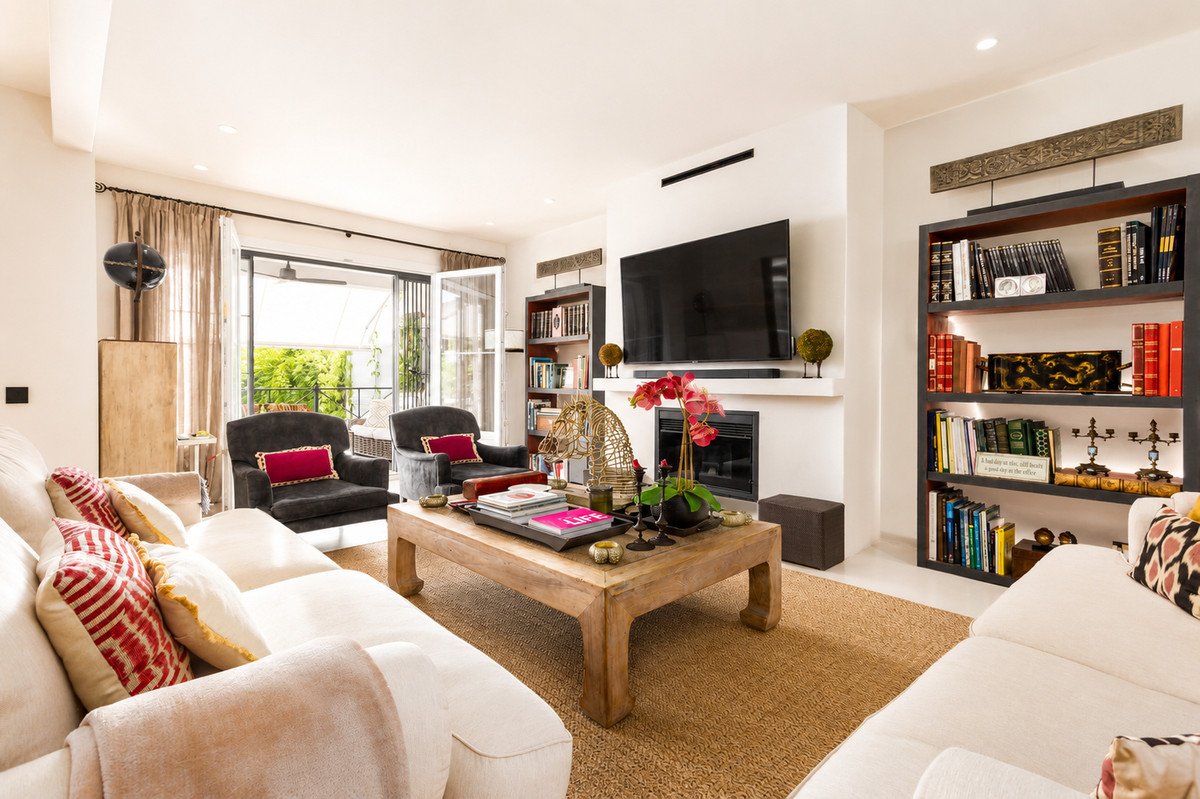 6 Bedroom Villa for Sale in Guadalmina Alta — view 5