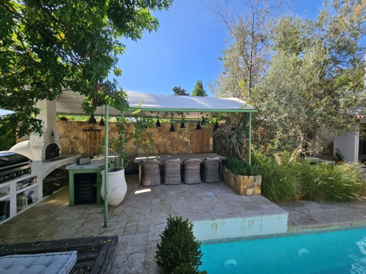 4 Bedroom Villa for Sale in Marbella — view 2