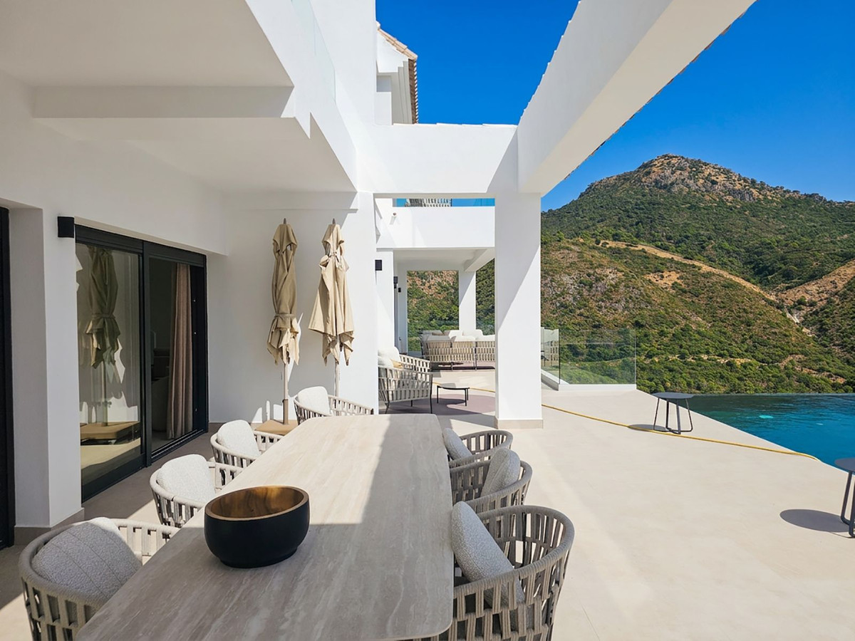 5 Chambres Villa à Vendre à Benahavís — view 2