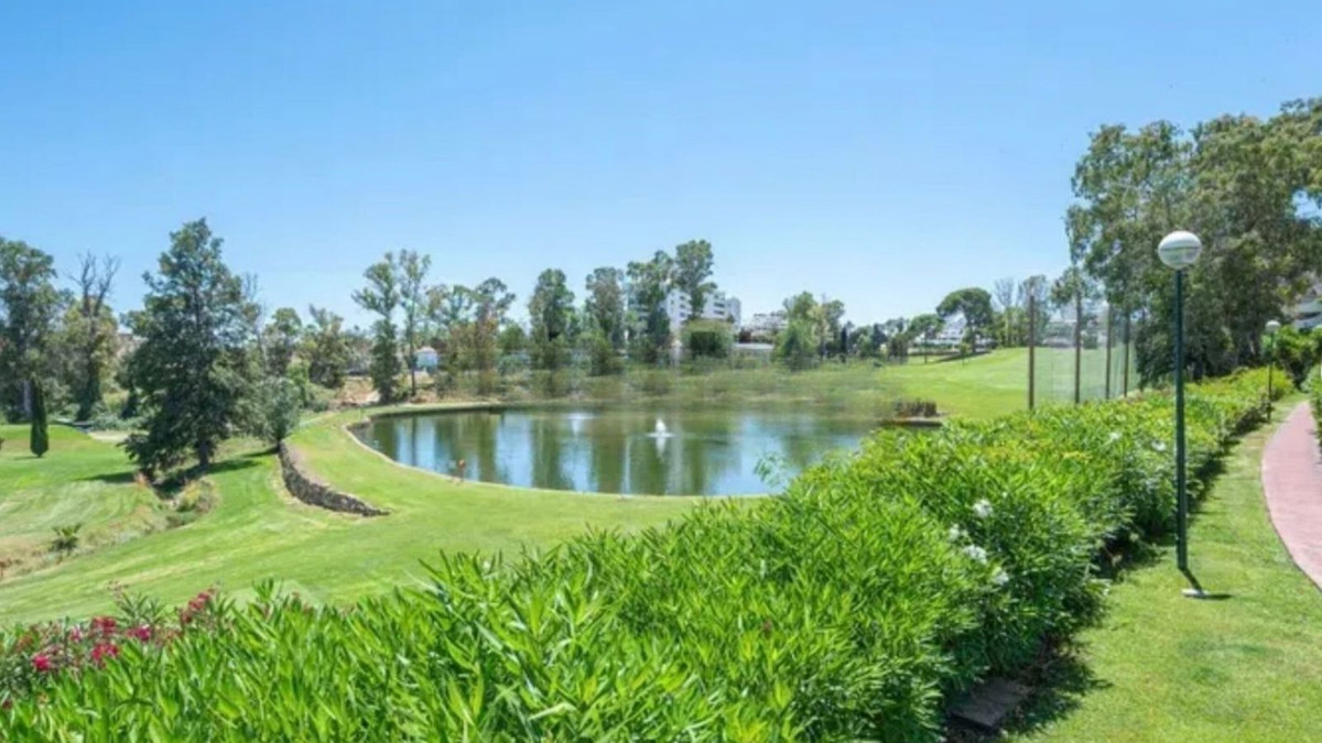 2 Bedroom Apartment for Sale in Guadalmina Alta — view 14