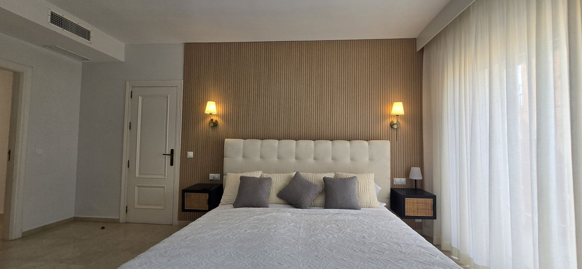 3 Bedroom Apartment for Sale in New Golden Mile — view 11