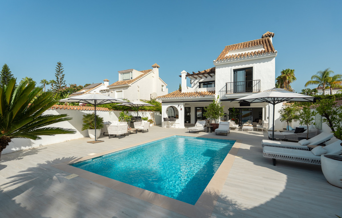 5 Dormitorios Villa en Venta en Nueva Andalucía