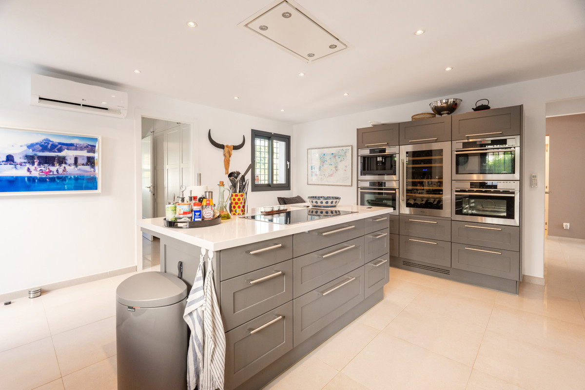 5 Dormitorios Villa en Venta en Nueva Andalucía — view 11