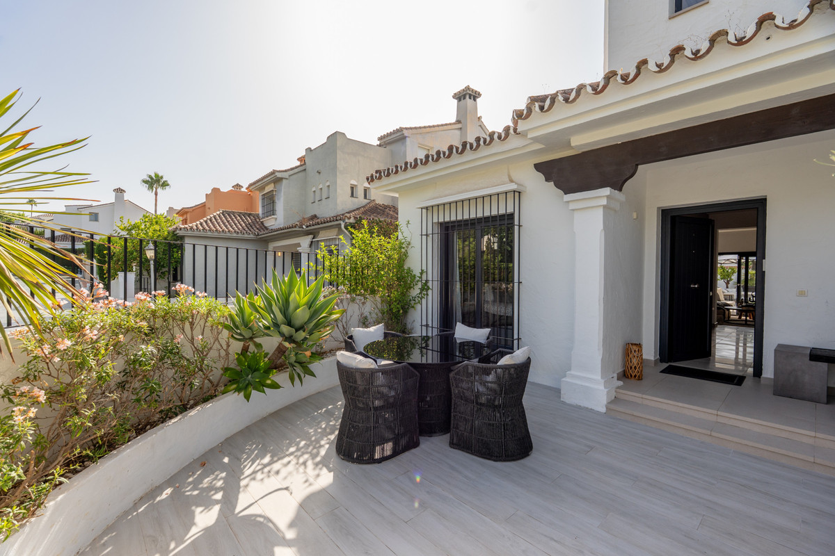5 Dormitorios Villa en Venta en Nueva Andalucía — view 15