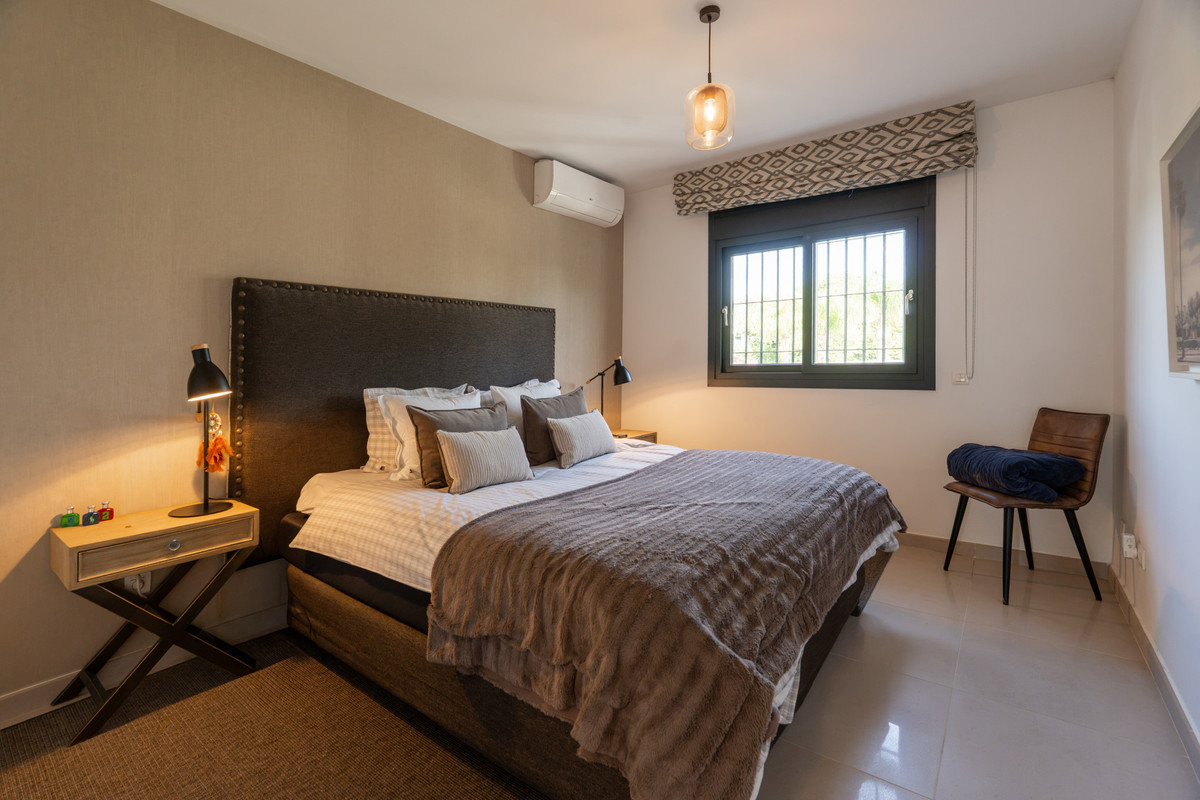 5 Dormitorios Villa en Venta en Nueva Andalucía — view 16