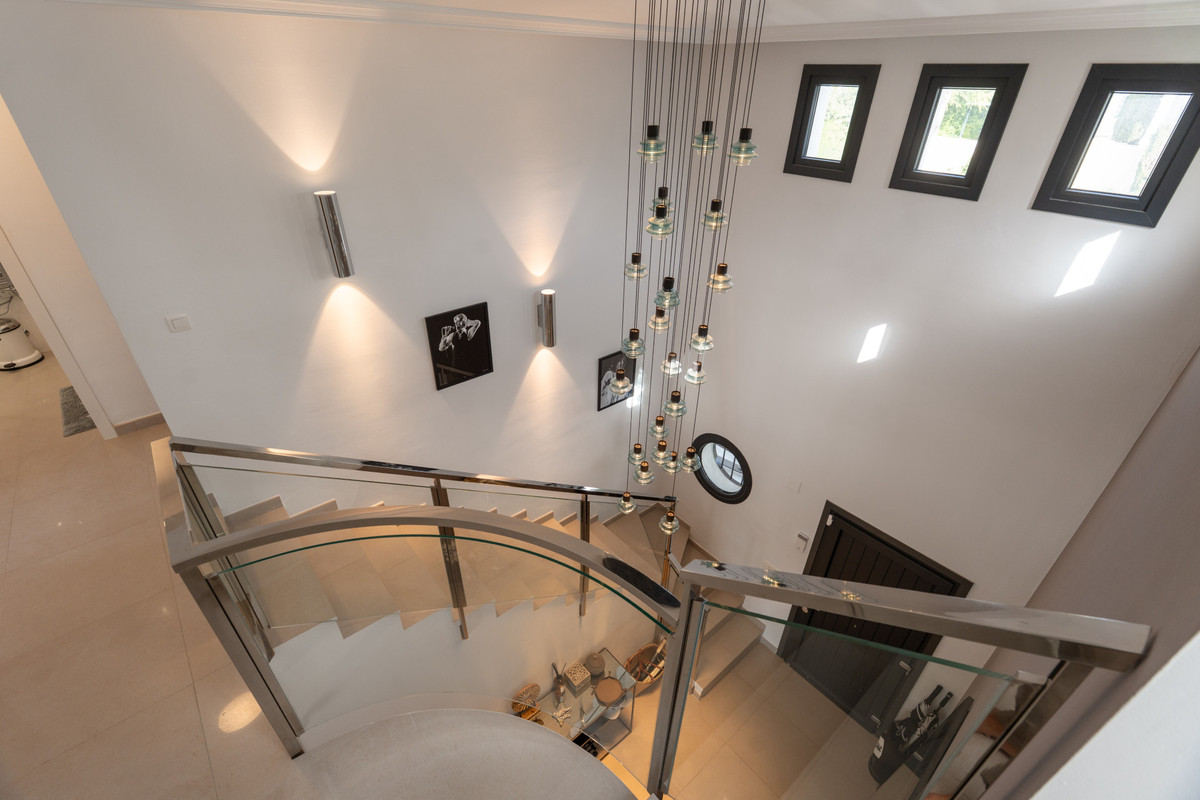 5 Dormitorios Villa en Venta en Nueva Andalucía — view 18