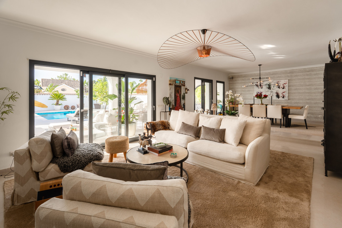 5 Dormitorios Villa en Venta en Nueva Andalucía — view 5