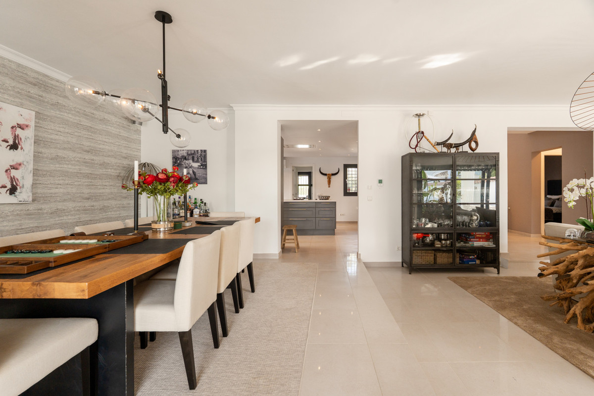 5 Dormitorios Villa en Venta en Nueva Andalucía — view 8