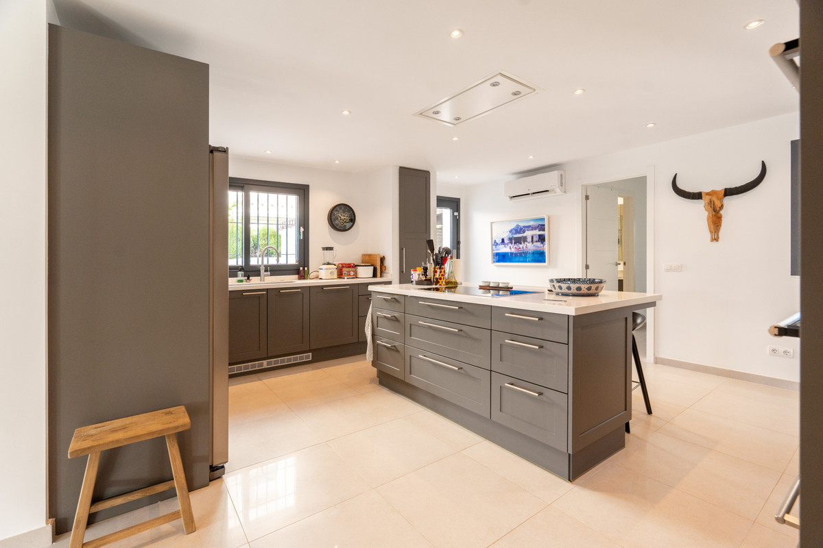 5 Dormitorios Villa en Venta en Nueva Andalucía — view 10