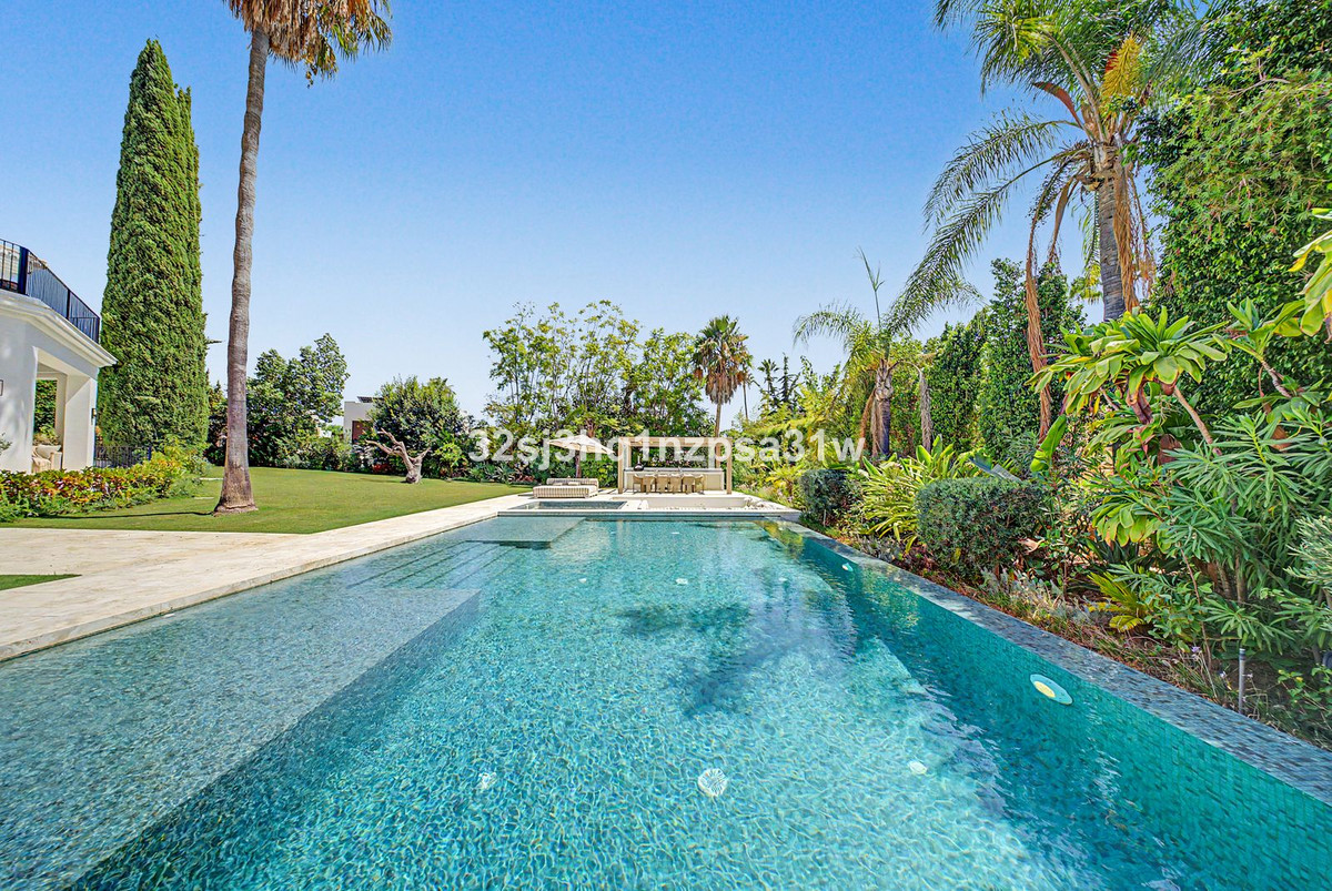 5 Chambres Villa à Vendre à Nueva Andalucía — view 3