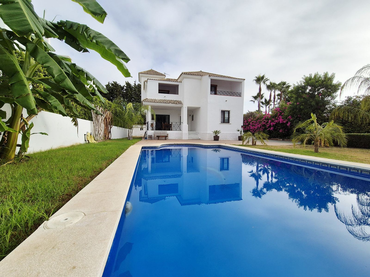 4 Dormitorios Villa en Venta en Guadalmina Baja