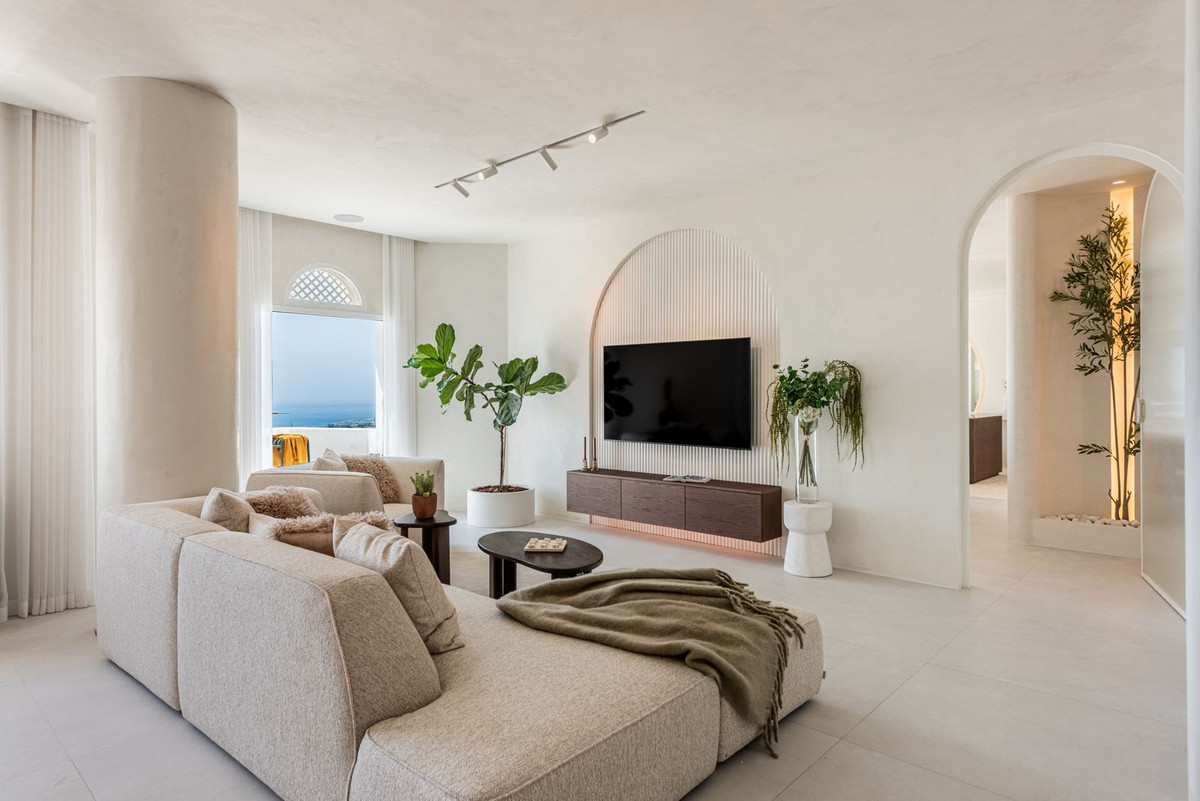 3 Bedroom Apartment for Sale in The Golden Mile — view 12