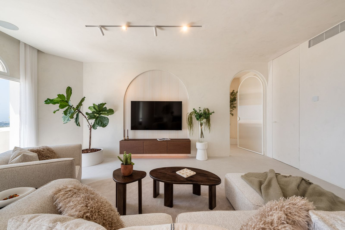 3 Bedroom Apartment for Sale in The Golden Mile — view 14