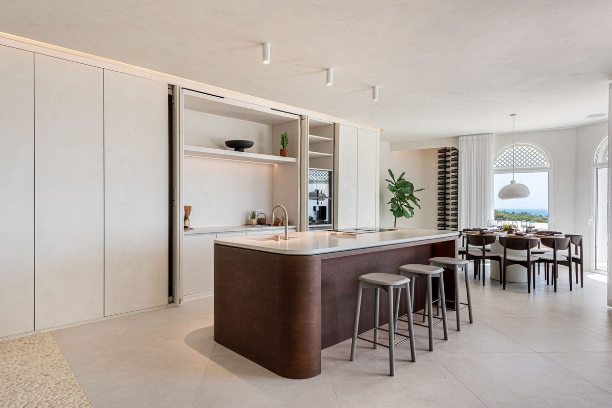 3 Bedroom Apartment for Sale in The Golden Mile — view 17
