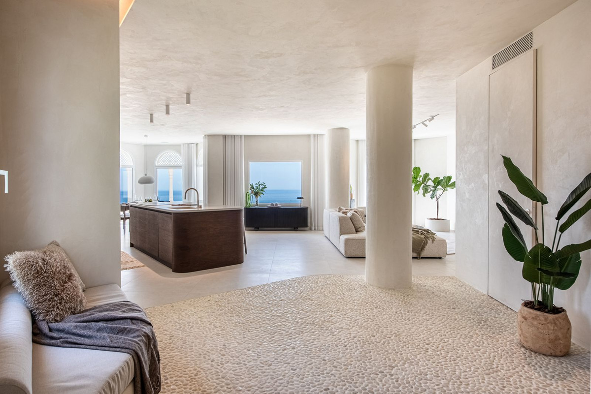 3 Bedroom Apartment for Sale in The Golden Mile — view 19