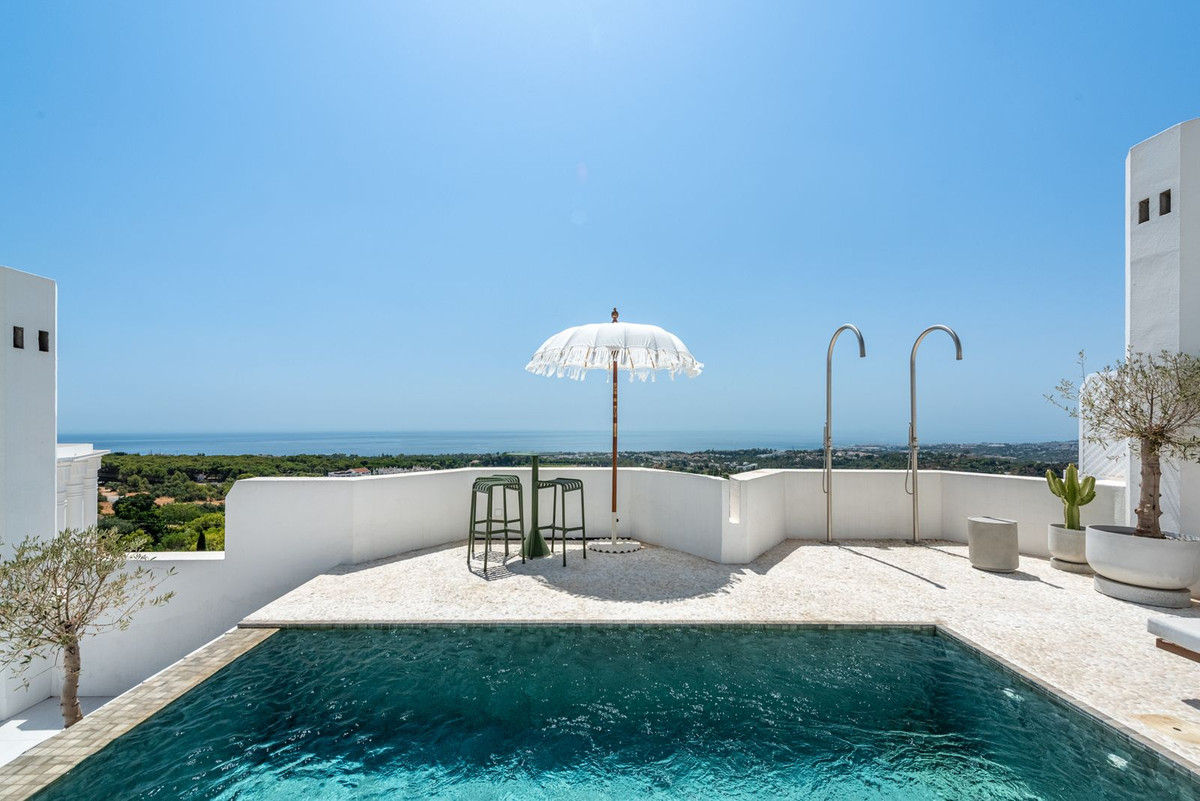 3 Bedroom Apartment for Sale in The Golden Mile — view 6