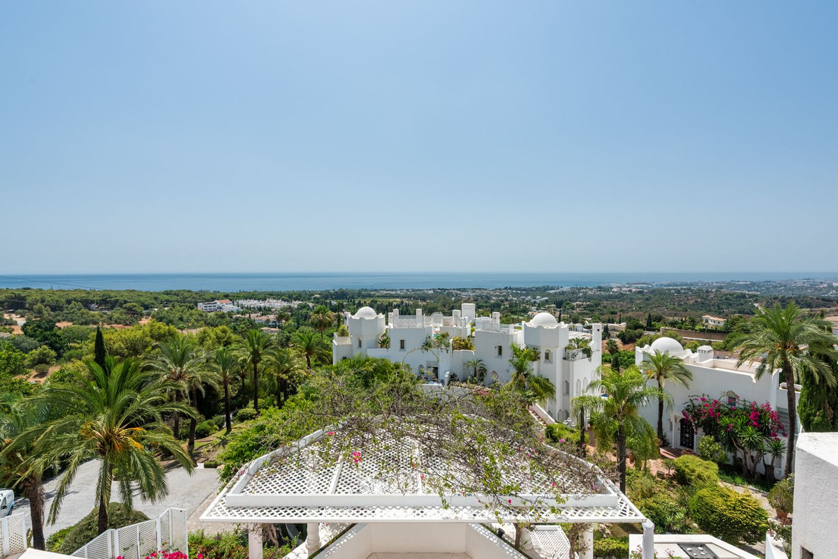 3 Bedroom Apartment for Sale in The Golden Mile — view 7