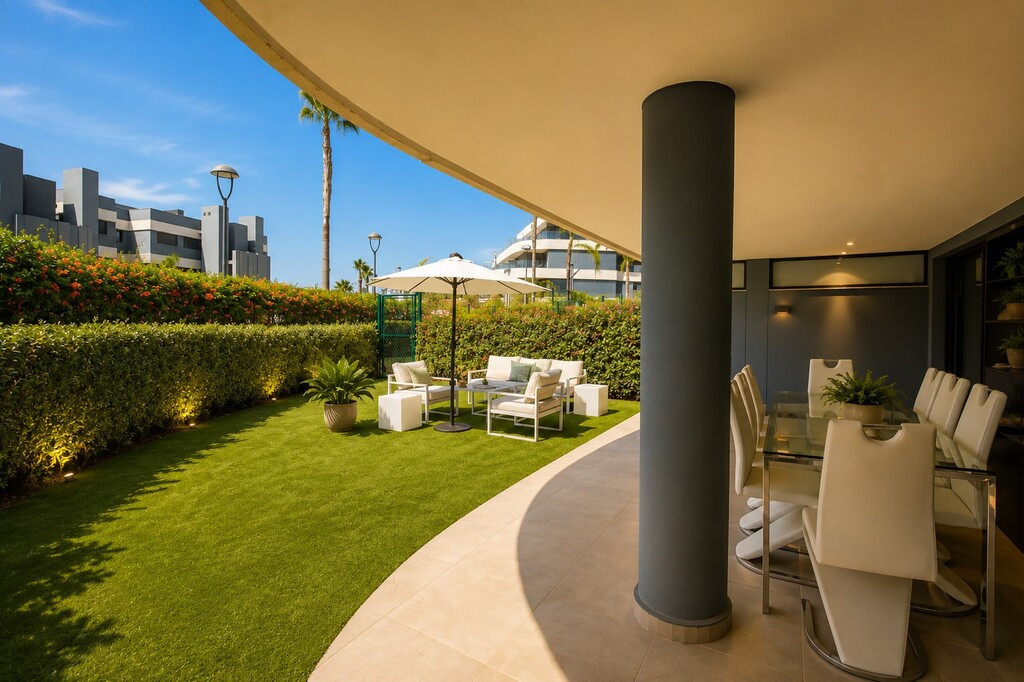 3 Bedroom Apartment for Sale in Estepona — view 4
