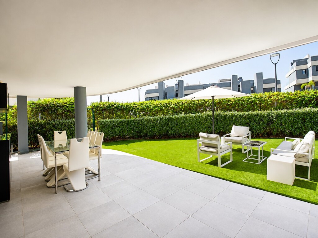 3 Bedroom Apartment for Sale in Estepona — view 6