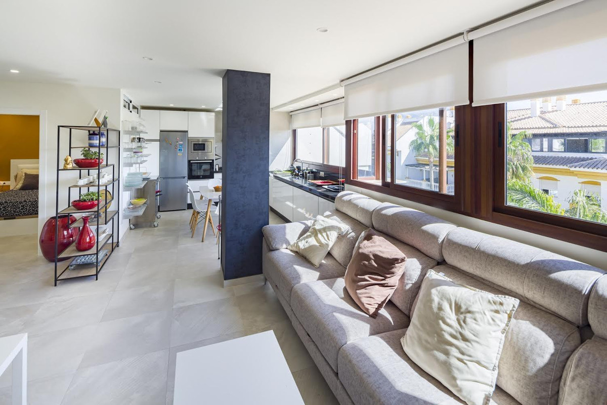 2 Bedroom Apartment for Sale in Nueva Andalucía — view 2